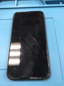 iPhone１１　画面割れ　修理