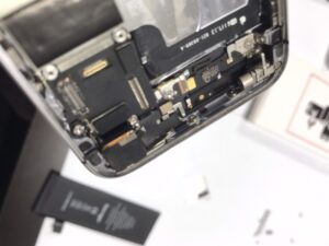 iPhoneSEの内部洗浄