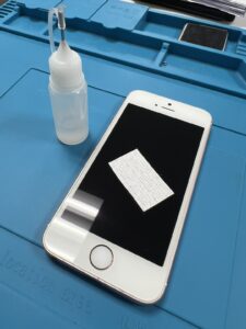 iPhoneSEガラスコーティング施行中！