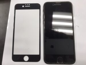 iPhoneSE2保護フィルムを剥ぐと！？