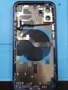 iPhone12のバックガラス修理