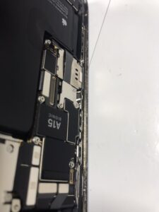 iPhone13の内部洗浄