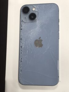 iPhone14のバックパネル修理