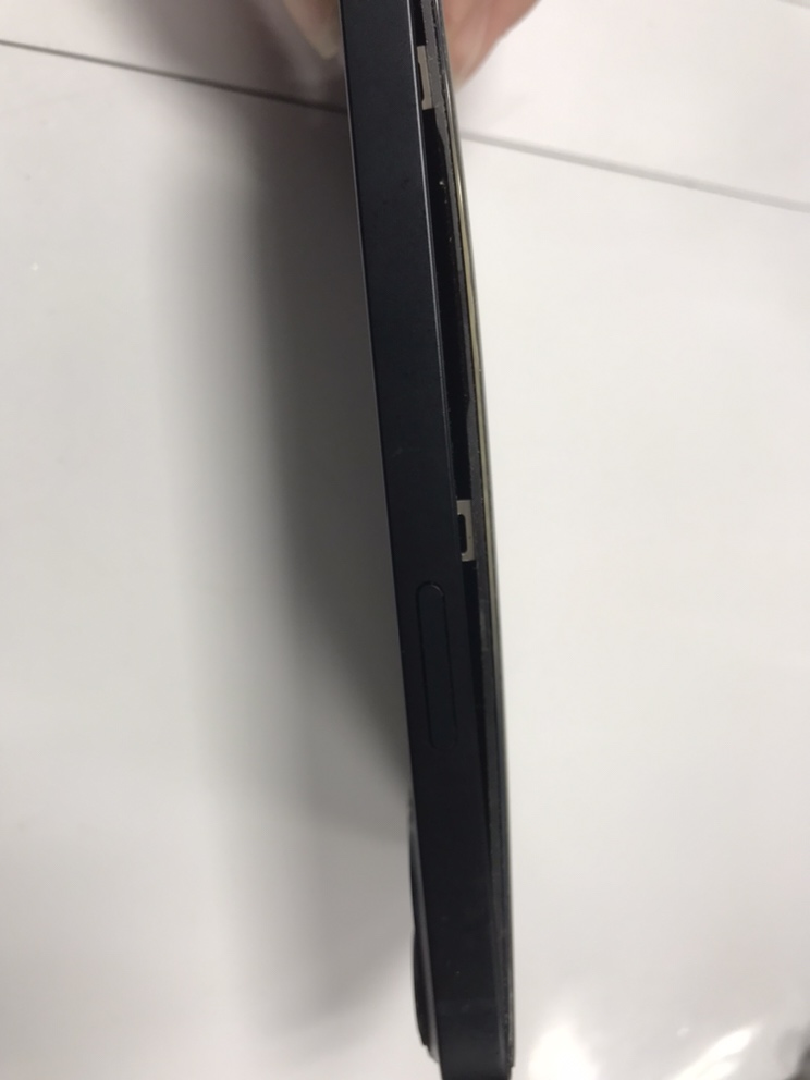 【下田店】iPhone１３　画面が浮いてきた？！　【青森県上北郡おいらせ町からご来店】