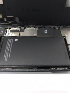 iPhone13の分解①