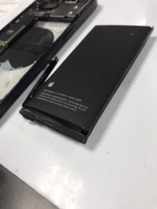 iPhone13の分解②