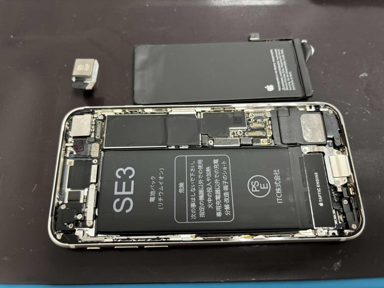 【下田店】iPhoneSE3バッテリー交換,リアカメラ交換【青森県八戸市からご来店】